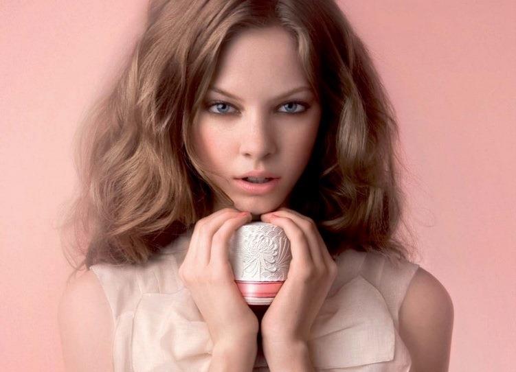 Музыка из рекламы Cacharel - Scarlett (Skye Stracke) Музыка из рекламы Cacharel - Scarlett (Skye Stracke)