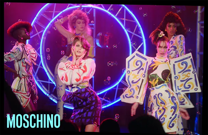 Moschino - S-S20 (Gigi Hadid, Bella Hadid, Kaia Gerber, Imaan Hammam, Adut Akech) Moschino - S-S20 (Gigi Hadid, Bella Hadid, Kaia Gerber, Imaan Hammam, Adut Akech)