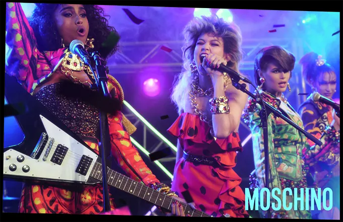 Moschino - S-S20 (Gigi Hadid, Bella Hadid, Kaia Gerber, Imaan Hammam, Adut Akech) Moschino - S-S20 (Gigi Hadid, Bella Hadid, Kaia Gerber, Imaan Hammam, Adut Akech)