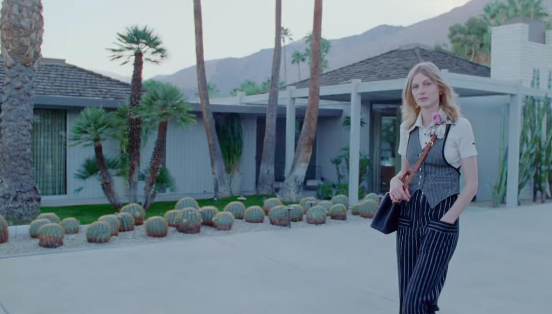 Музыка из рекламы Louis Vuitton - Capucines Bags for Spring (Julia Nobis) Музыка из рекламы Louis Vuitton - Capucines Bags for Spring (Julia Nobis)