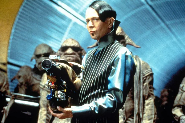7 мая 1997-го года на Каннском кинофестивале состоялась премьера фильма Люка Бессона "Пятый элемент"