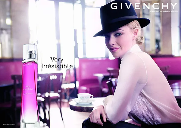 Аманда Сэйфрид в рекламном видео аромата Givenchy