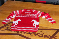 Budweiser свяжет рождественские свитеры с помощью твитов