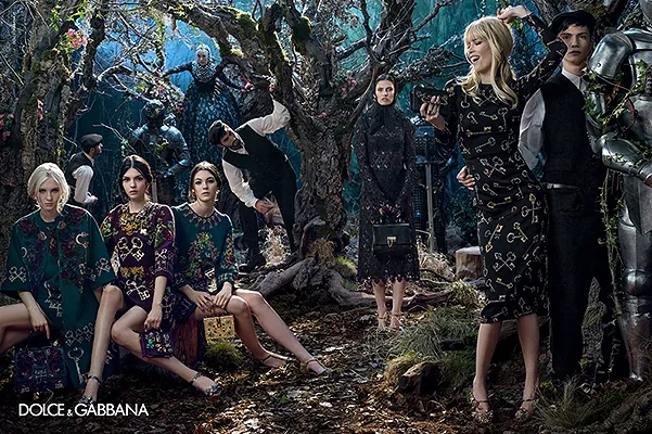 Заколдованный лес: Клаудиа Шиффер в рекламной кампании Dolce & Gabbana