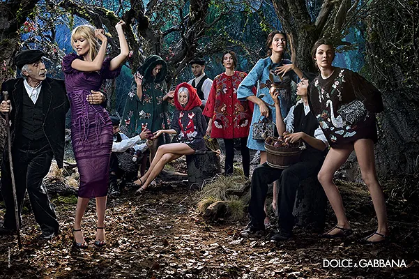Заколдованный лес: Клаудиа Шиффер в рекламной кампании Dolce & Gabbana
