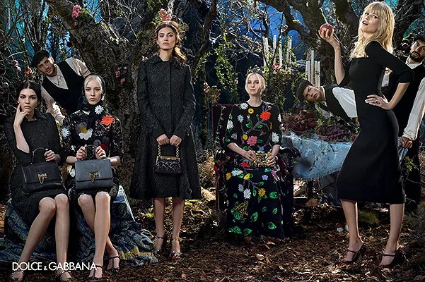 Заколдованный лес: Клаудиа Шиффер в рекламной кампании Dolce & Gabbana