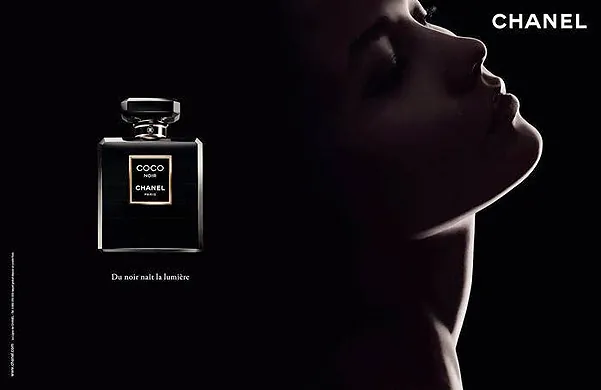Карли Клосс - новое лицо парфюма Coco Noir от Chanel Карли Клосс - новое лицо парфюма Coco Noir от Chanel