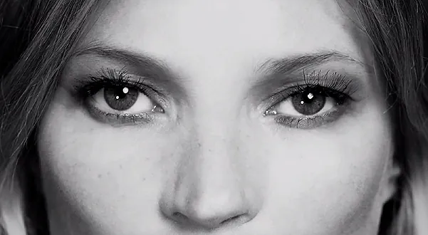 Мода, мечты и сюрреализм: Кейт Мосс в видеорекламе Stella McCartney Мода, мечты и сюрреализм: Кейт Мосс в видеорекламе Stella McCartney