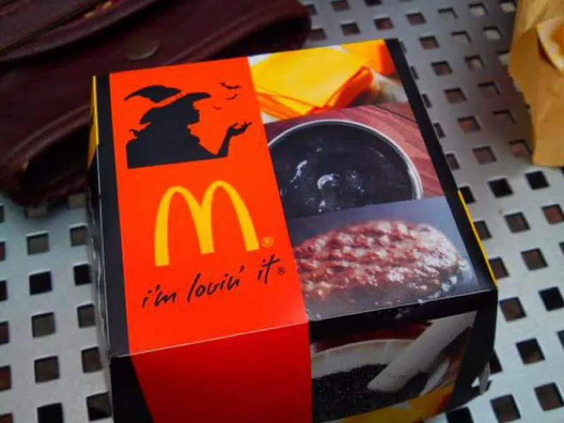 Японский McDonald’s готовит тематические бургеры