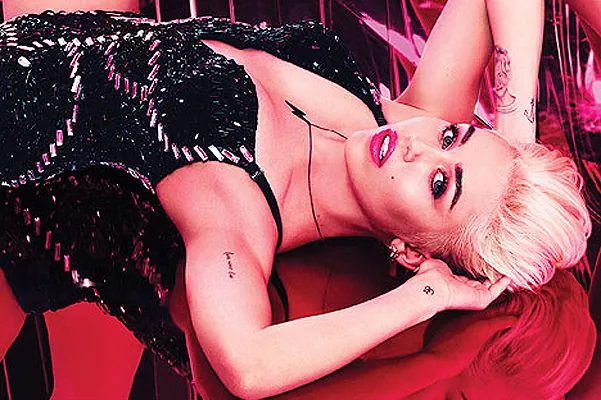 Майли Сайрус в рекламной кампании MAC Viva Glam Майли Сайрус в рекламной кампании MAC Viva Glam