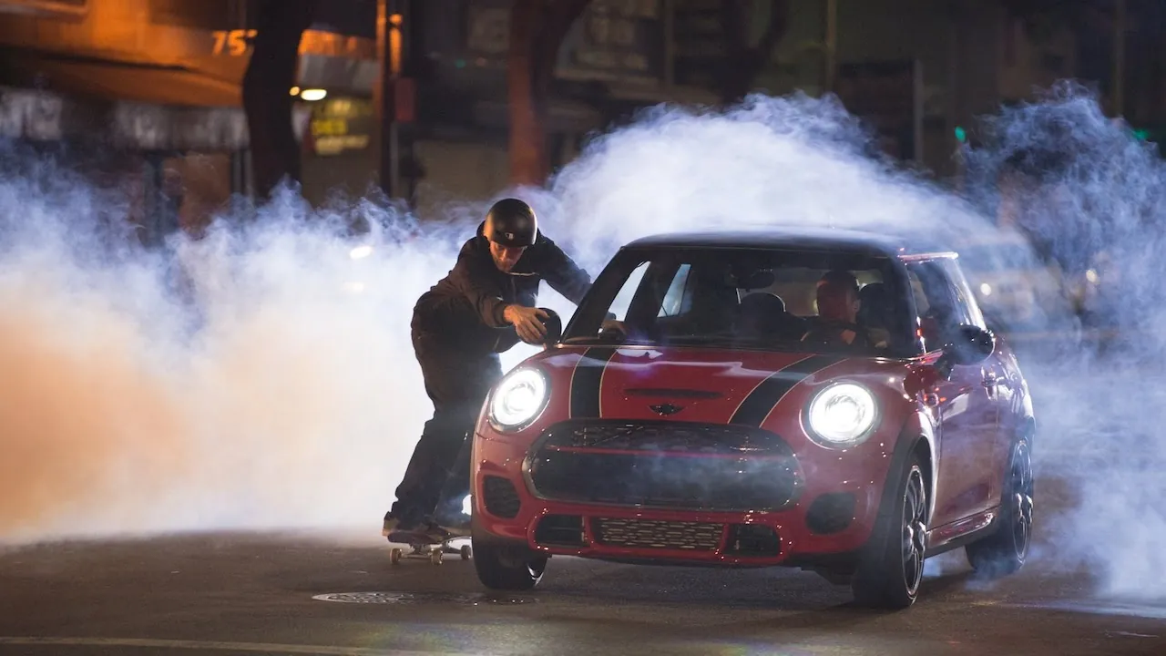 Тони Хоук (Tony Hawk) и Герлен Чичери (Guerlain Chicheri) в рекламе MINI John Cooper Works Тони Хоук (Tony Hawk) и Герлен Чичери (Guerlain Chicheri) в рекламе MINI John Cooper Works