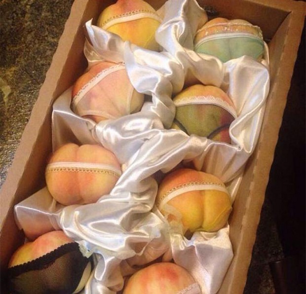 Китайские персики в трусиках