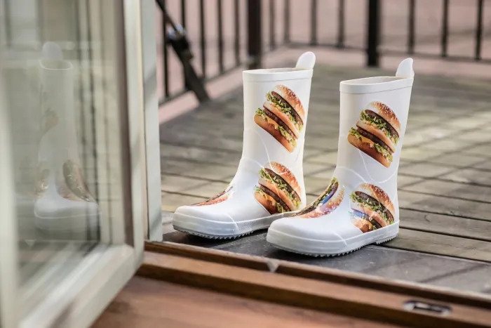 McDonald's запускает линию одежды McDonald's запускает линию одежды