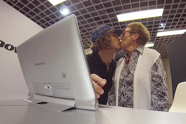 Мастер на все руки: Эштон Катчер в ролике Lenovo Мастер на все руки: Эштон Катчер в ролике Lenovo