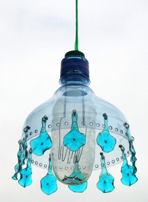 Произведения из пластиковых бутылок художницы Veronika Richterova