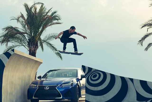 Lexus показали летающий скейтборд в действии