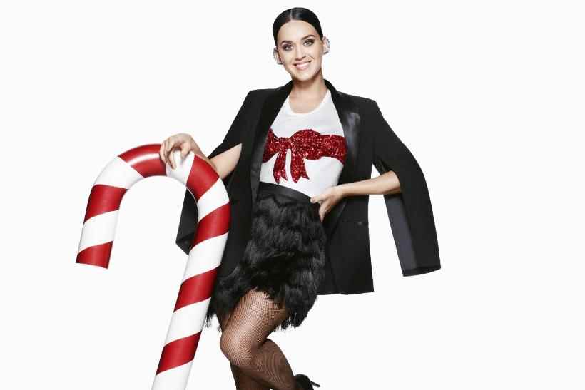 Кэти Перри стала лицом рождественской кампании H&M.