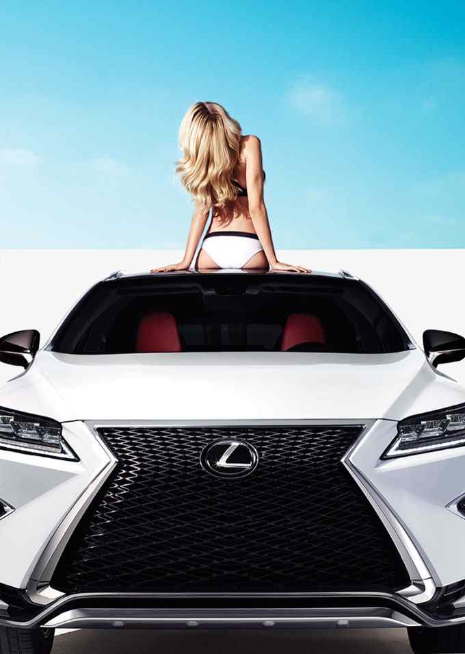Lexus показал рекламу авто с сексуальной моделью