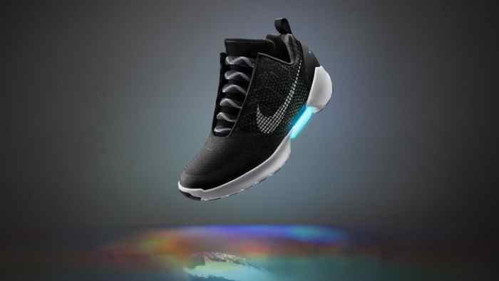 Nike представила кроссовки HyperAdapt c автоматической шнуровкой