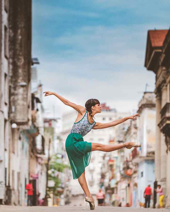 Уличный балет на Кубе