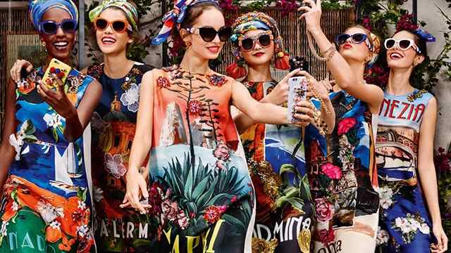 Море селфи в рекламной кампании Dolce & Gabbana