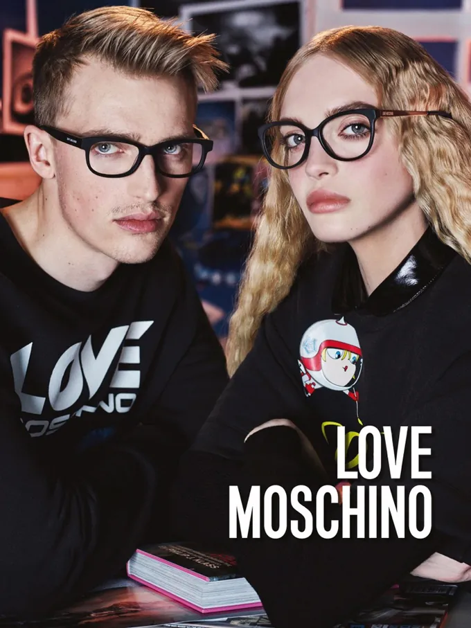 Элла Уэнстром и Виктор Найландер в рекламной кампании Love Moschino Элла Уэнстром и Виктор Найландер в рекламной кампании Love Moschino