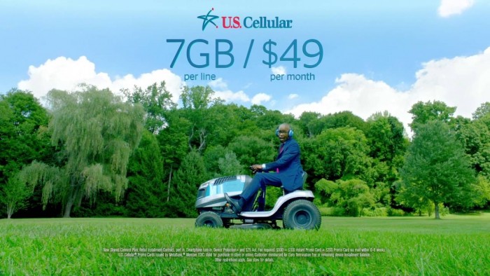 Сотовая компания выпустила семичасовую рекламу, в которой просто растет трава