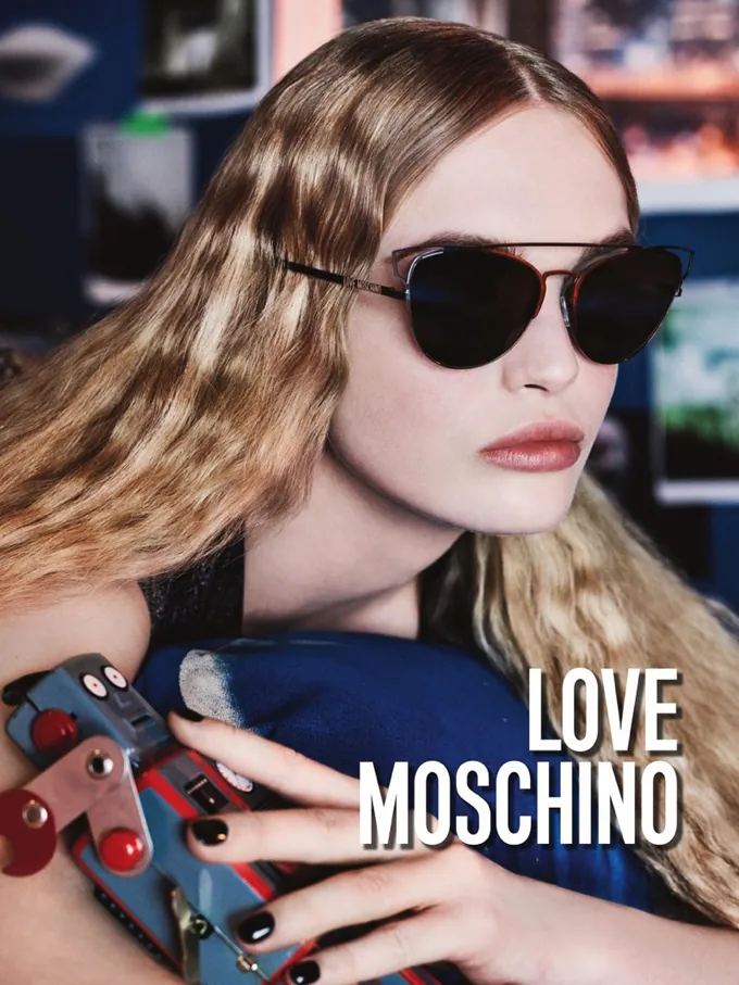 Элла Уэнстром и Виктор Найландер в рекламной кампании Love Moschino Элла Уэнстром и Виктор Найландер в рекламной кампании Love Moschino