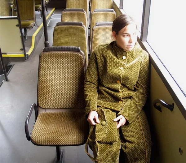 Фотопроект BusTour исследует уродливую природу обивочной ткани