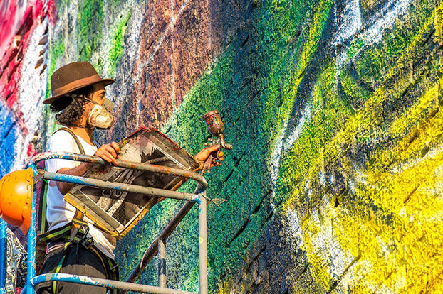 Бразильский художник создал крупнейший в мире мурал в честь Игр в Рио.