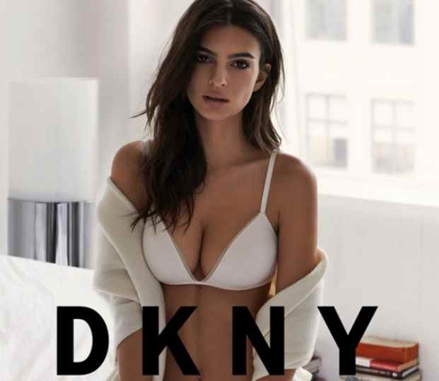 Эмили Ратаковски снялась в игривой рекламе нижнего белья DKNY