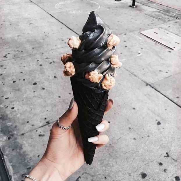 Магазин handmade-десертов выпустил черное мороженое.