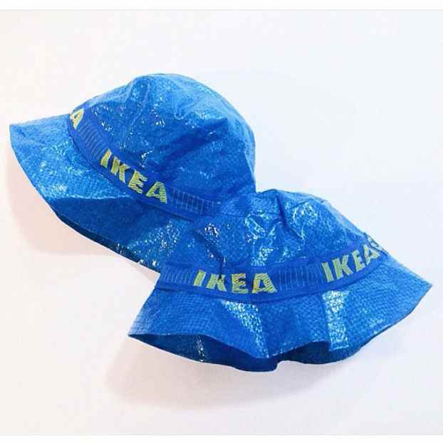 Синяя сумка IKEA вдохновила народное творчество.