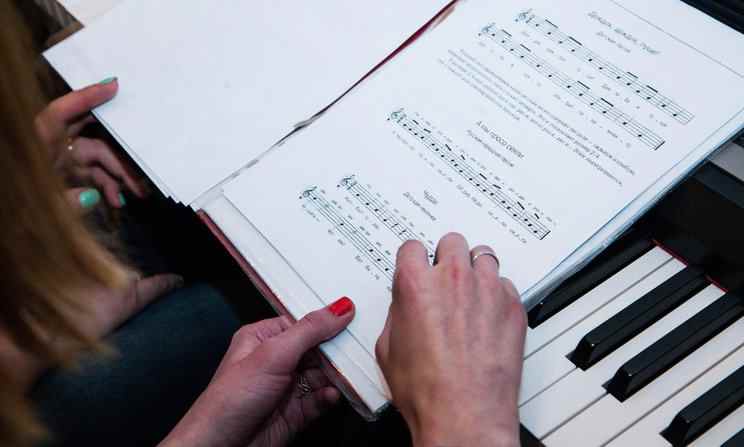 Уроки фортепиано для взрослых: особенности, схема обучения