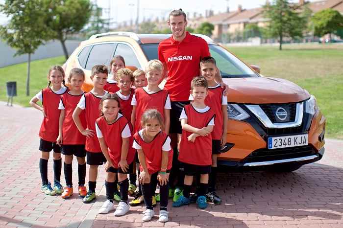 Гарет Бэйл учит школьников играть в футбол в рекламе Nissan