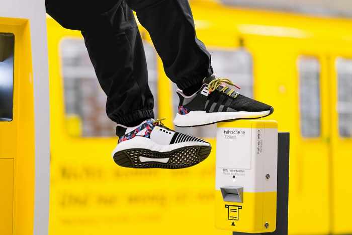 Adidas встроил в кроссовки годовой проездной на общественный транспорт