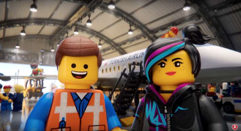 Герои «Лего.Фильм» рассказали, как вести себя на борту Turkish Airlines.