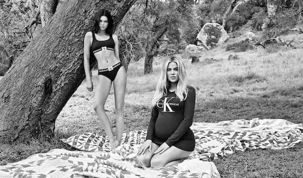 Сестры Кардашьян-Дженнер прорекламировали белье в кампании Calvin Klein.