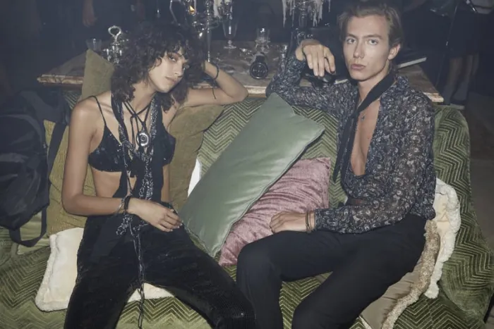 Дочь Синди Кроуфорд на летней вечеринке в рекламе Saint Laurent Дочь Синди Кроуфорд на летней вечеринке в рекламе Saint Laurent
