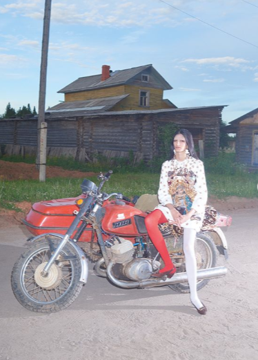 Vogue сняла моделей в российской глубинке в деревенских нарядах