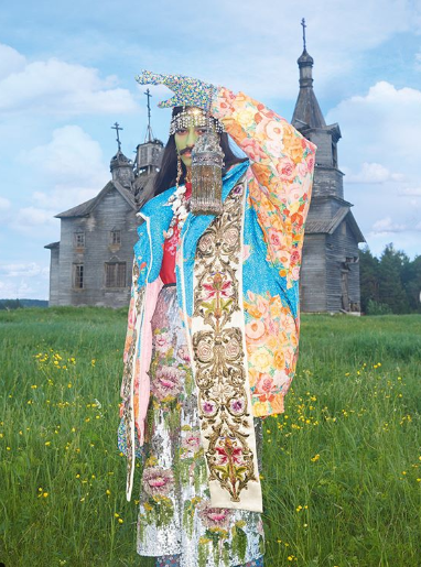Vogue сняла моделей в российской глубинке в деревенских нарядах