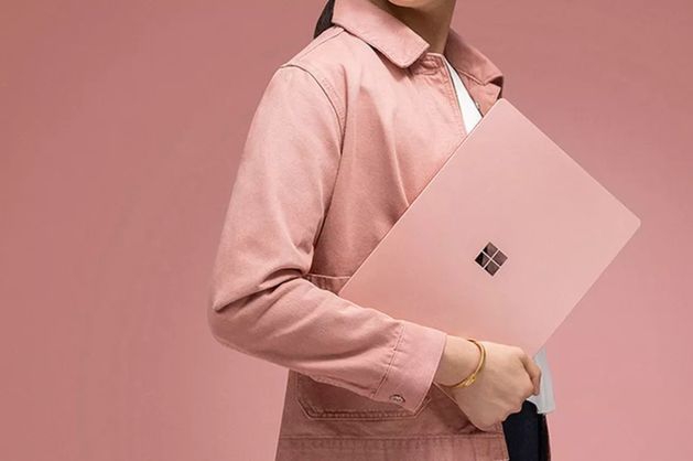 Microsoft показал розовый ноутбук Surface Laptop
