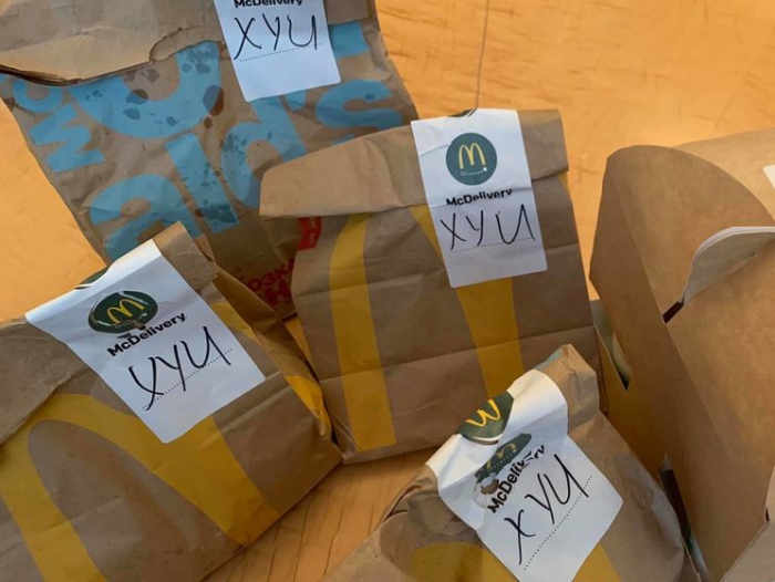 McDonald's доставил в Раду заказ с надписью XYU на пакетах
