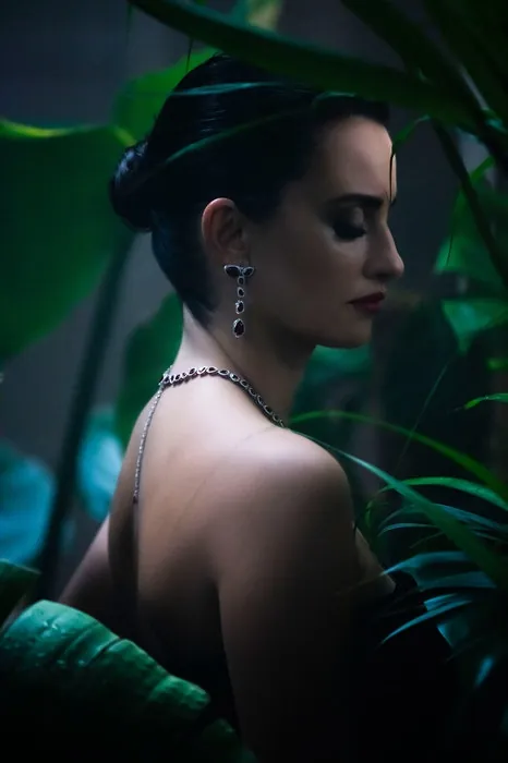 Пенелопа Крус прошлась по джунглям в рекламе Swarovski Пенелопа Крус прошлась по джунглям в рекламе Swarovski