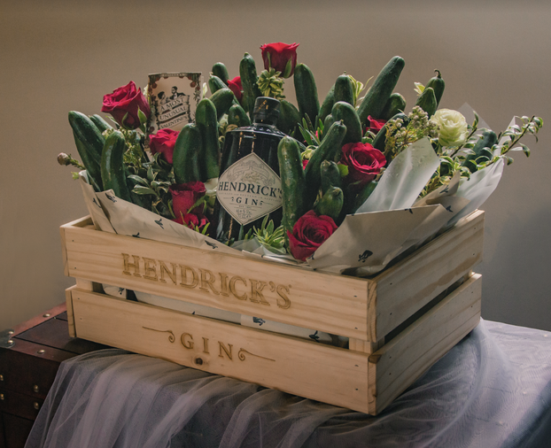 Джин Hendrick’s приготовил букеты из огурцов на День Валентина.