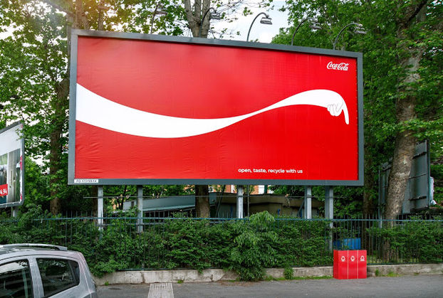 Coca-Cola призвала сортировать мусор с помощью билбордов