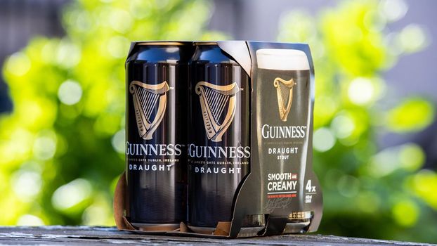 Guinness отказывается от пластиковой упаковки
