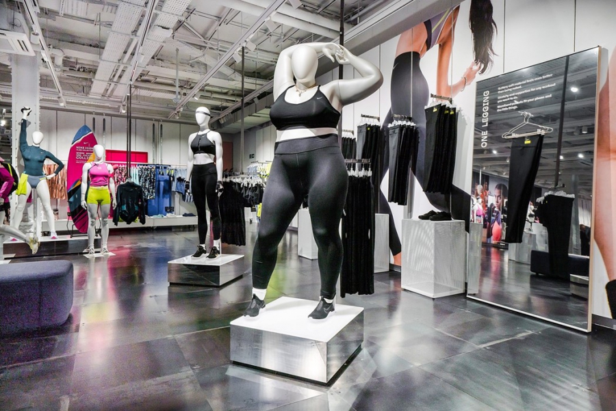 Nike оформил магазин в Лондоне манекенами плюс-сайз