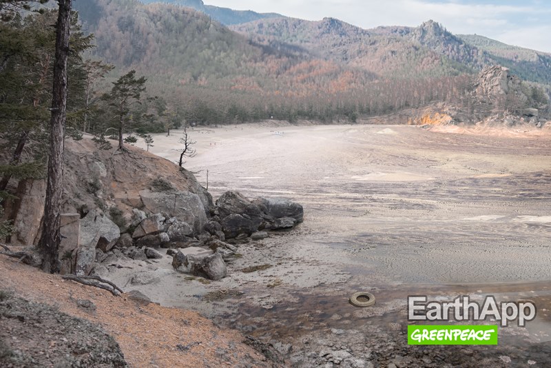 Greenpeace запустил кампанию EarthApp и состарил планету