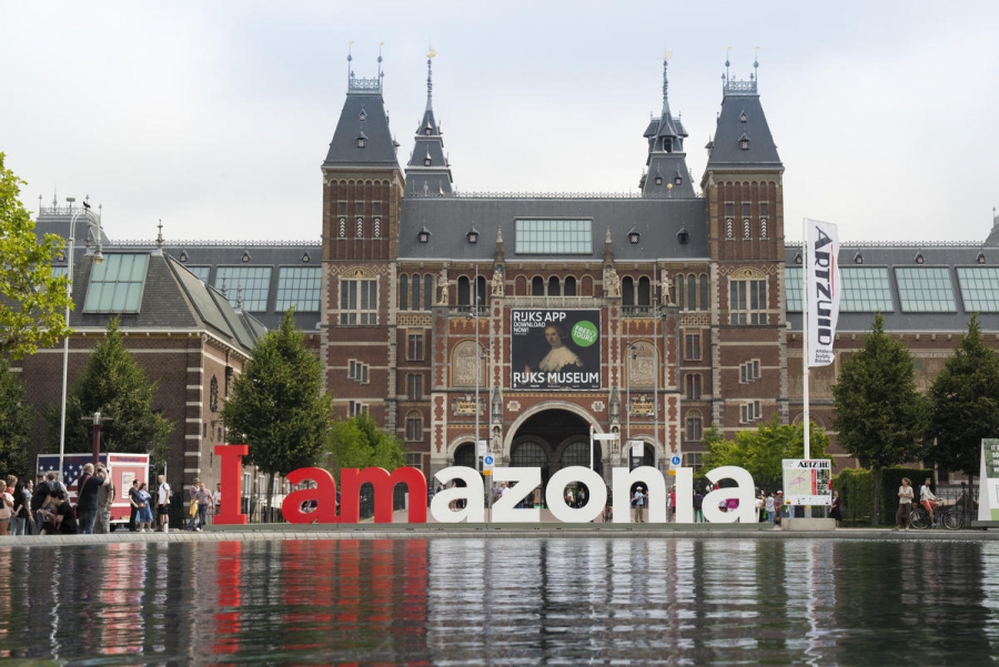 Greenpeace напомнили об исчезающих вещах с помощью надписи iAmsterdam